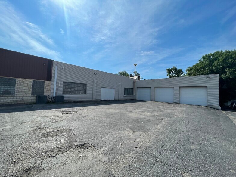 More Photos Of 167 Cleveland St, Elyria Freestanding For Sale