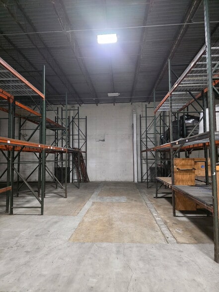 More Photos Of 3661 S Pine Ave, Ocala Flex For Lease