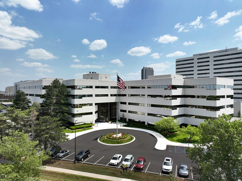 Primary Photo Of 901 Wilshire Dr, Troy Office For Lease
