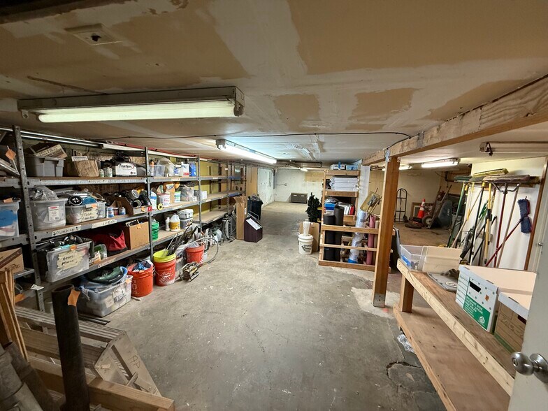 More Photos Of 625 NW 45th St, Seattle Office For Lease