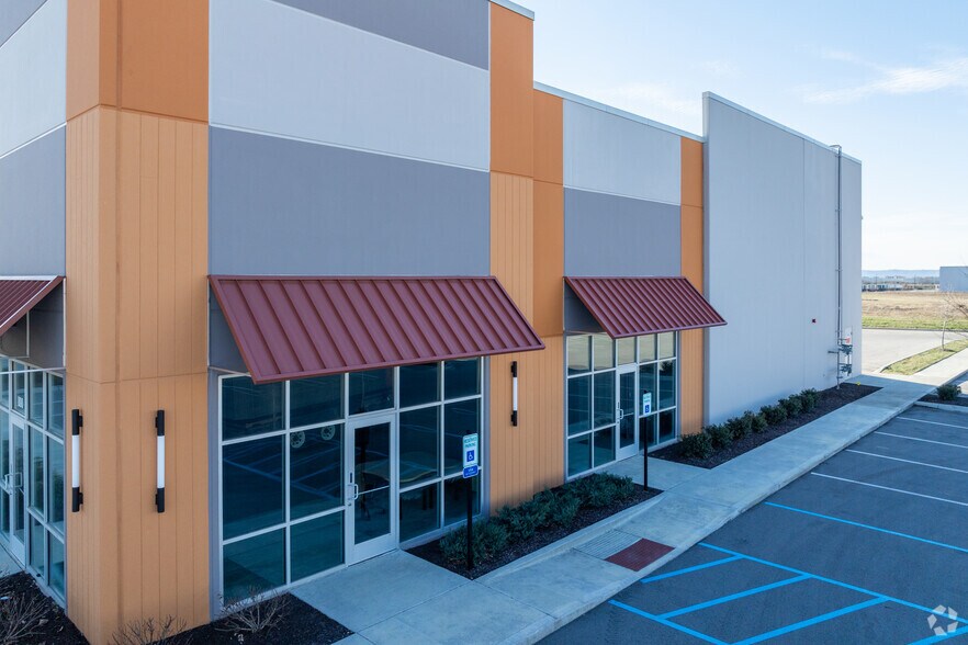 More Photos Of 485 International Dr, Jeffersonville Light Distribution For Lease