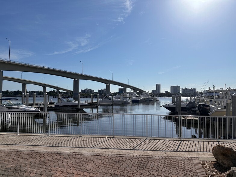 More Photos Of 825 Ballough Rd, Daytona Beach Office For Lease