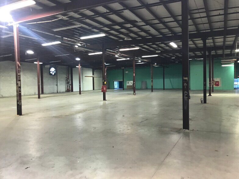 More Photos Of 3705 W Commercial Blvd, Fort Lauderdale Showroom For Sale