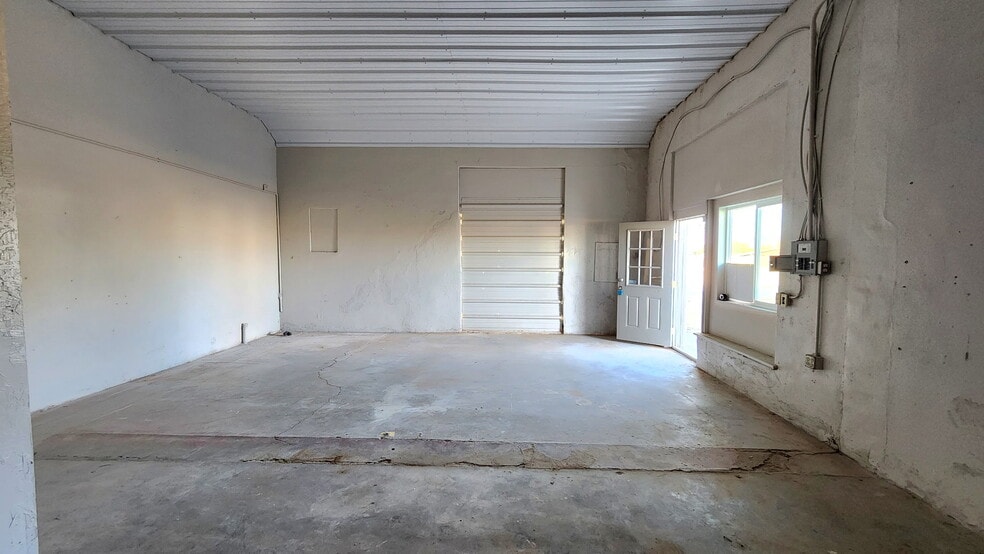 More Photos Of 66695 HWY 60 hwy, Salome Warehouse For Sale