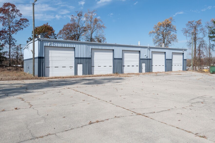 More Photos Of 5963 Lees Mill Rd, Forest Park Distribution For Lease