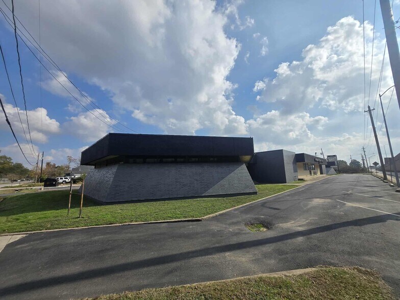 More Photos Of 8300 Homestead Rd, Houston Office For Sale