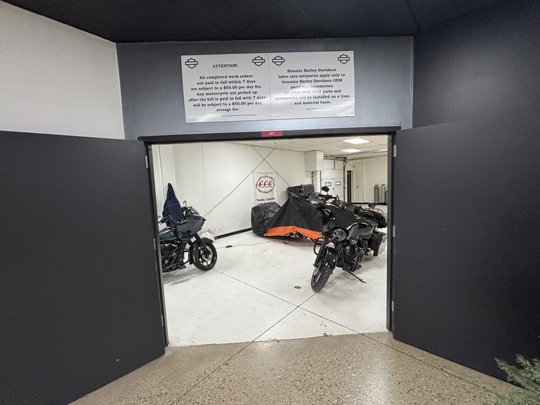 More Photos Of 720 W Bristol St, Elkhart Freestanding For Sale