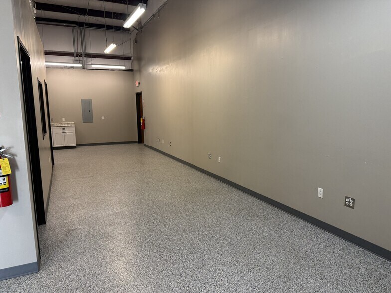 More Photos Of 17521 Matany Rd, Justin Light Manufacturing For Lease