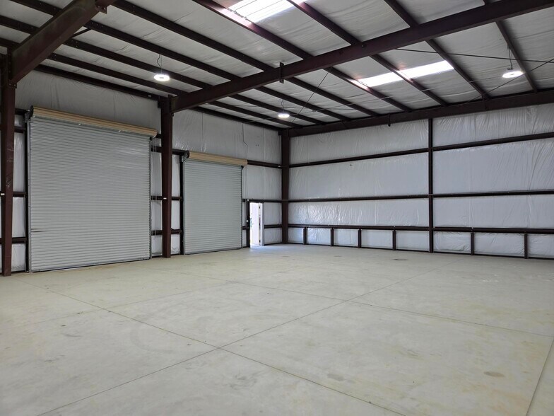 More Photos Of 5240 Doolittle Ave, Shafter Manufacturing For Lease