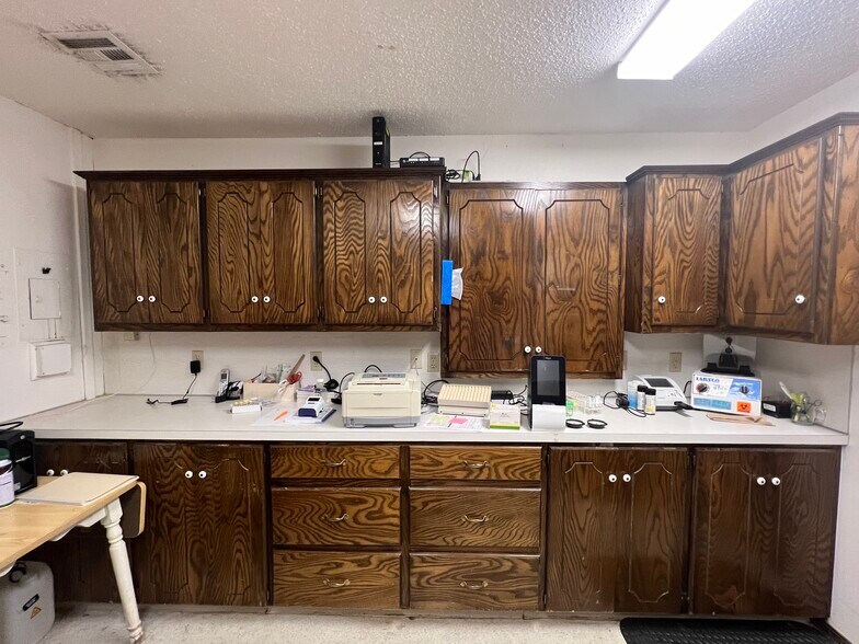 More Photos Of 628 4th St, Healdton Healthcare For Sale