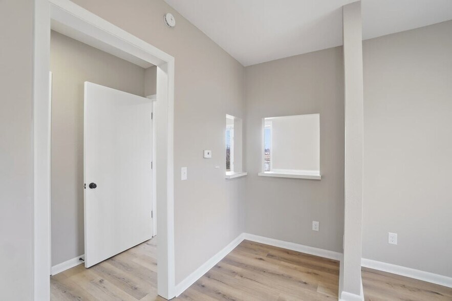 More Photos Of 617 Miami St, Toledo Office Residential For Sale