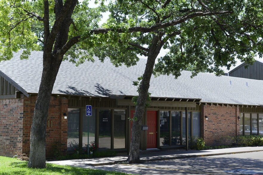 More Photos Of 3603-3617 W Pioneer Pky, Arlington Office For Lease