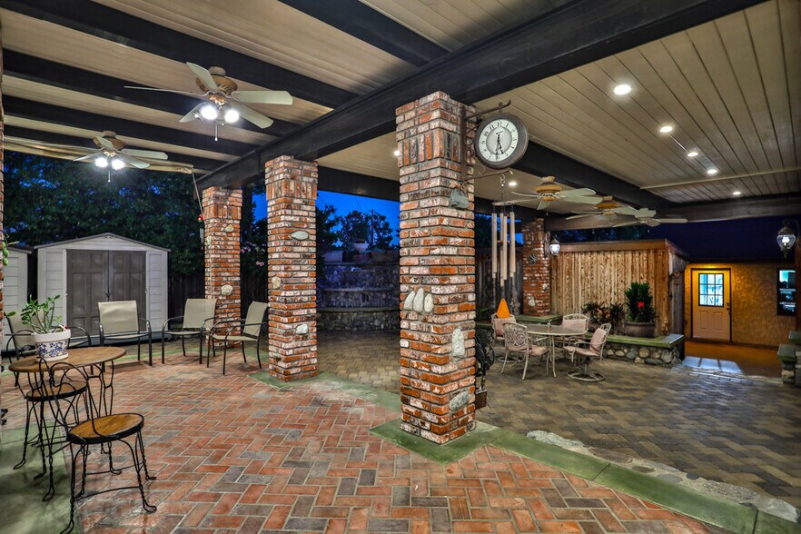 More Photos Of 436 Oakdale Dr, Claremont Flex For Sale