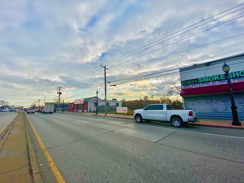 More Photos Of 1822-1836 Deer Park Ave, Deer Park Auto Repair For Sale
