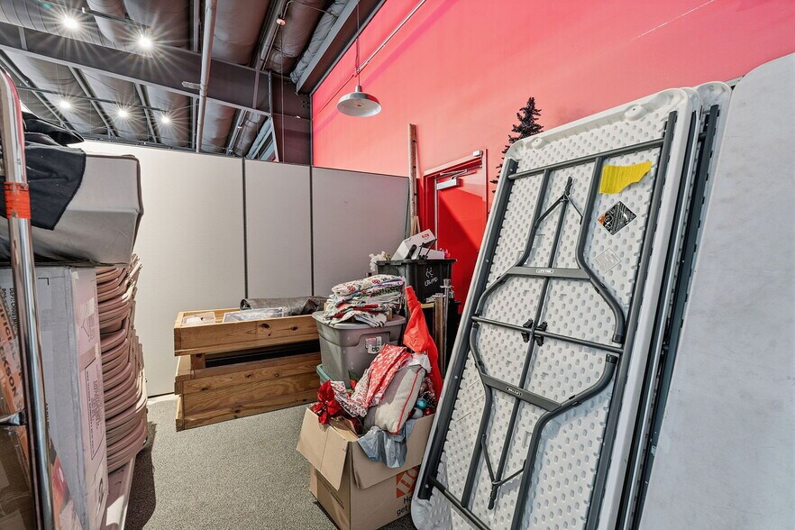 More Photos Of 11055 N IH-35, Austin Storefront For Lease