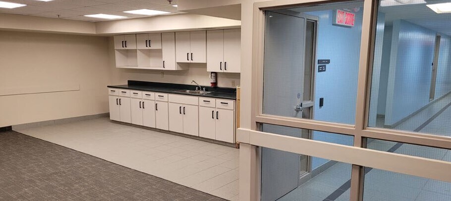 More Photos Of 78 Richmond St W, Oshawa Office For Lease