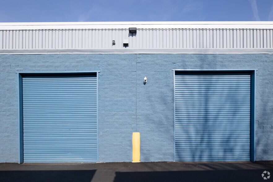 More Photos Of 397-447 Ferry St, Newark Unknown For Lease