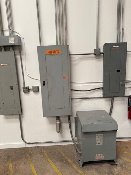 More Photos Of 209 Industrial Park Dr, Cumming Warehouse For Lease