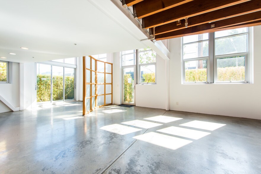 More Photos Of 2100 Abbot Kinney Blvd, Venice Office For Lease