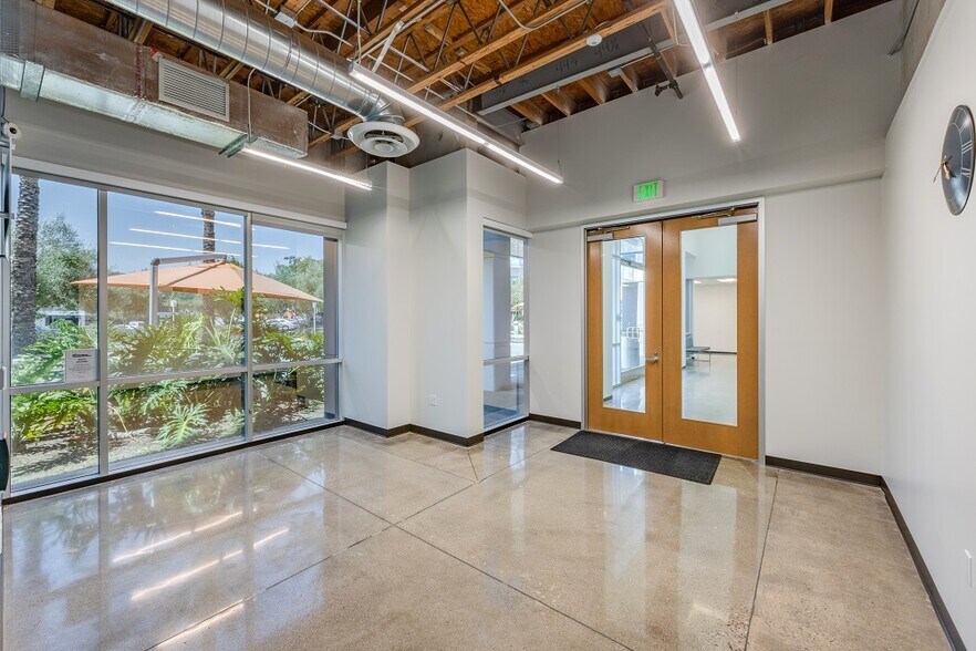 More Photos Of 25371 Commercentre Dr, Lake Forest Office For Sale