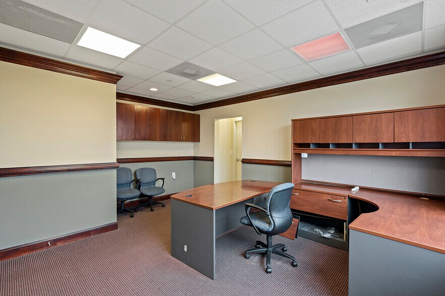 More Photos Of 19440 Golf Vista Plz, Lansdowne Medical For Lease