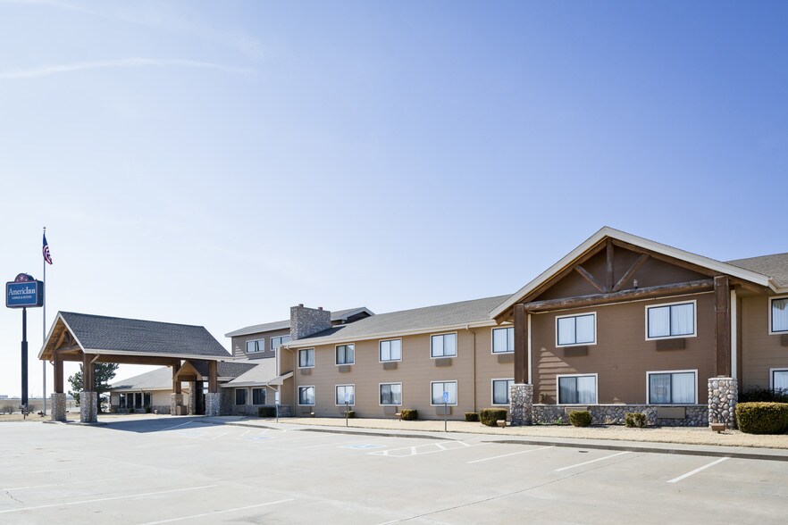 More Photos Of 2405 S El Camino Dr, Sayre Hotel For Sale