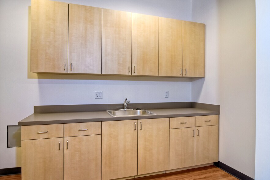 More Photos Of 2540-2546 Gateway Rd, Carlsbad Unknown For Lease