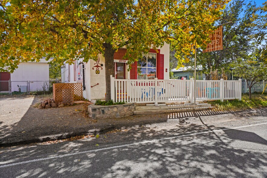 More Photos Of 10697 Highway 152, Hillsboro Storefront Retail Residential For Sale