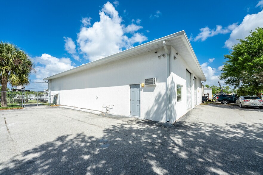 More Photos Of 4159 Electric Way, Port Charlotte Warehouse For Sale
