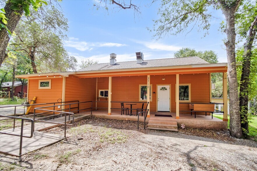 More Photos Of 3710 Waterwood Pass, Elmendorf Restaurant For Sale