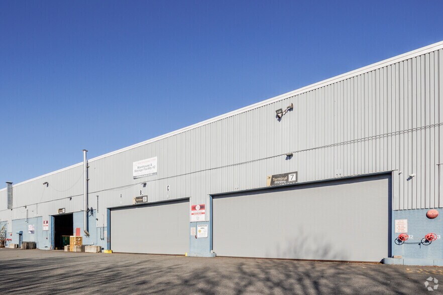More Photos Of 397-447 Ferry St, Newark Manufacturing For Lease
