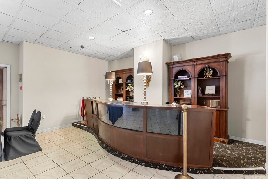 More Photos Of 138 E Market St, New Albany Lodge Meeting Hall For Sale