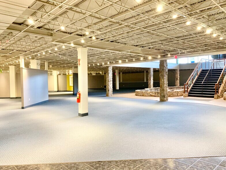 More Photos Of 495 Hope St, Stamford Unknown For Lease