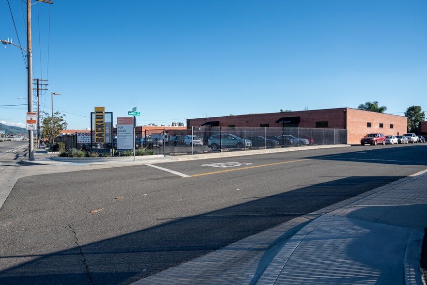 More Photos Of 4209 Vanowen Pl, Burbank Warehouse For Lease