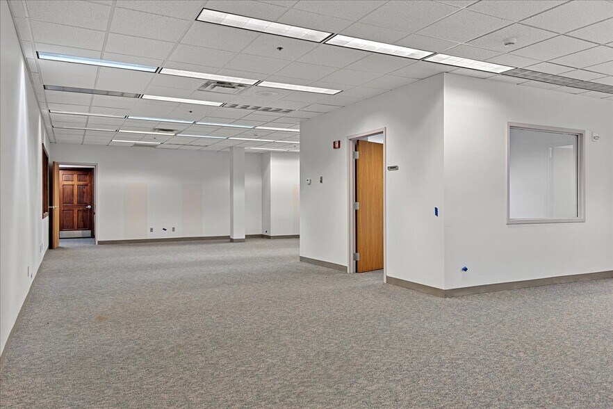 More Photos Of 740 E Ash St, Springfield Office For Lease