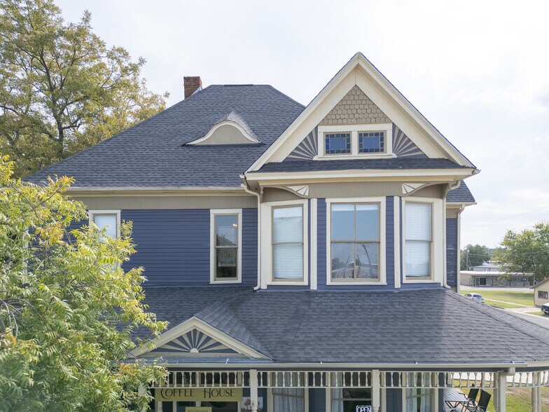 More Photos Of 202 N Newsom St, Mineola General Retail For Sale