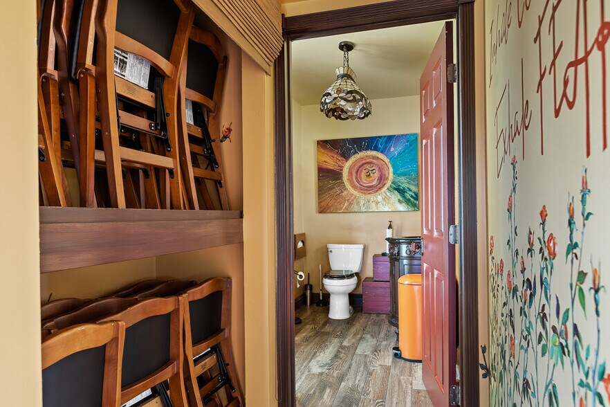More Photos Of 214 E Olive Ave, Redlands Office For Sale