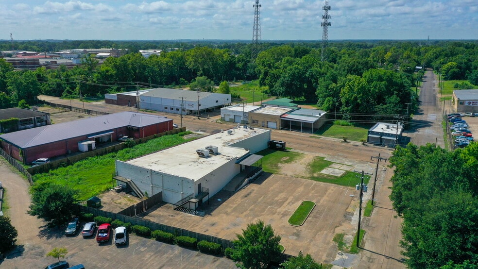 More Photos Of 110 E South St, Jackson Bar For Sale