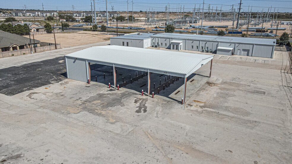 More Photos Of 1501 N Fairgrounds Rd, Midland Office For Sale