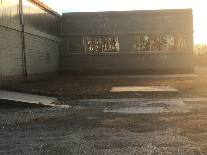 More Photos Of 2800-2822 Carroll Ave, Lynchburg Warehouse For Lease