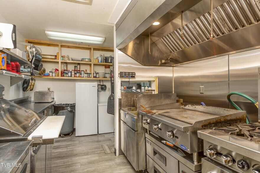 More Photos Of 139 Town Square St, Glade Spring Restaurant For Sale