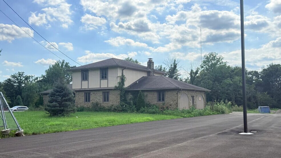 More Photos Of 130 S Mitthoeffer Rd, Indianapolis Warehouse For Sale
