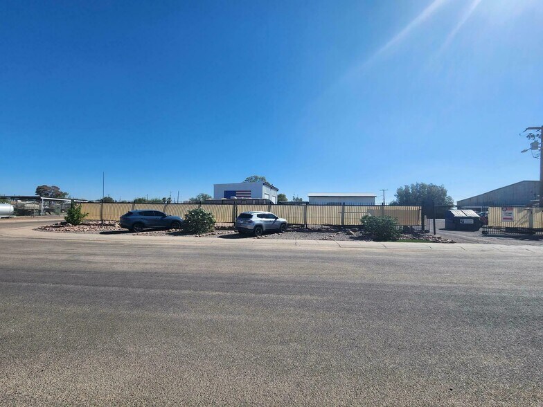 More Photos Of 230 E Coolidge Ave, Coolidge Warehouse For Sale