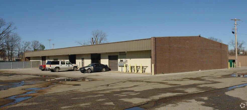 More Photos Of 3711-3721 Lamar Ave, Memphis Unknown For Lease