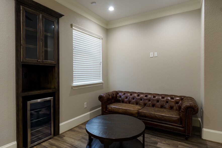 More Photos Of 12243 Queenston Blvd, Houston Medical For Sale