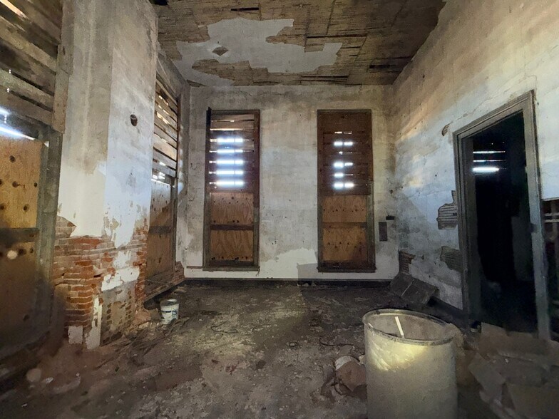 More Photos Of 300 S Randolph Ave, Eufaula Industrial For Sale