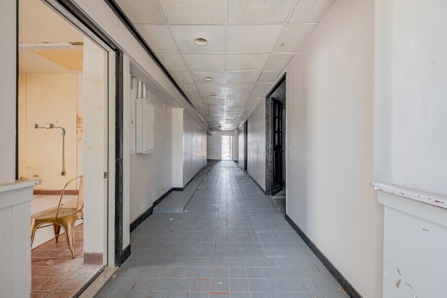 More Photos Of 16955 Sherman Way, Van Nuys Freestanding For Lease