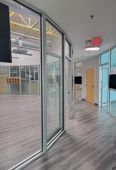 More Photos Of 4229 Lafayette Center Dr, Chantilly Business Park For Sale