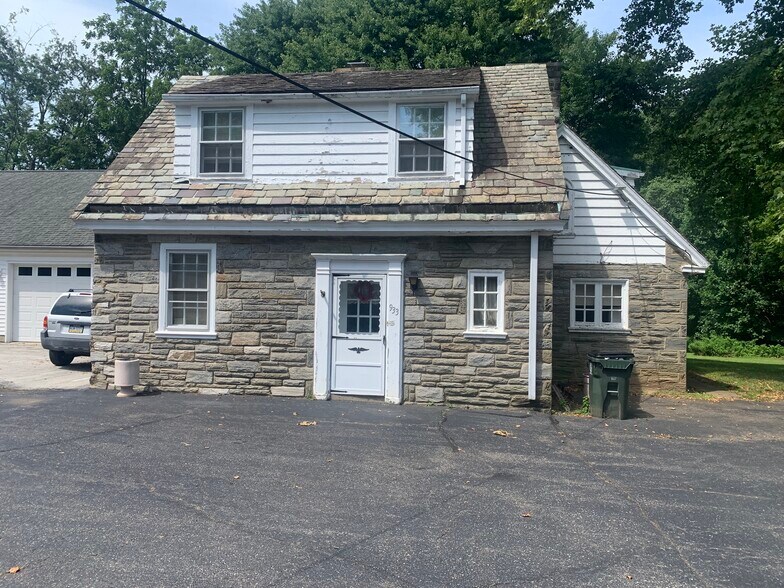 More Photos Of 935 S Providence Rd, Wallingford Funeral Home For Sale