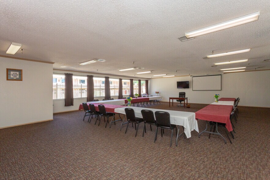 More Photos Of 2803 W 2nd St, Roswell Hotel For Sale